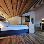 & Zur Post Hotel