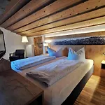 & Zur Post Hotel 3*