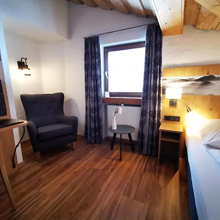 & Zur Post Hotel 3*