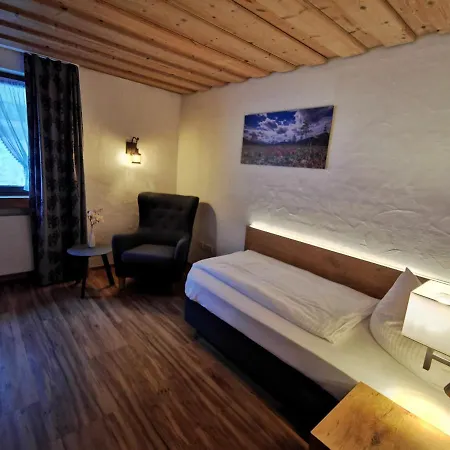 & Zur Post Hotel 3*