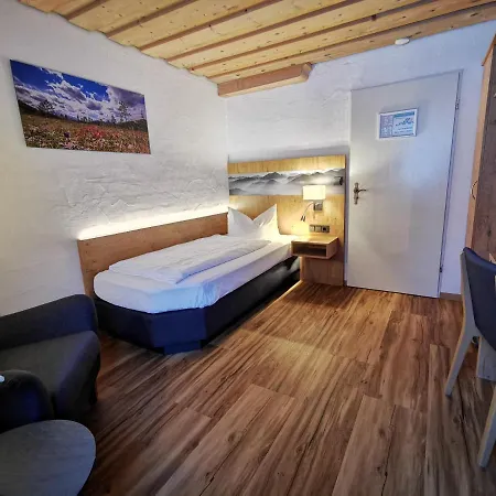 & Zur Post Hotel 3*