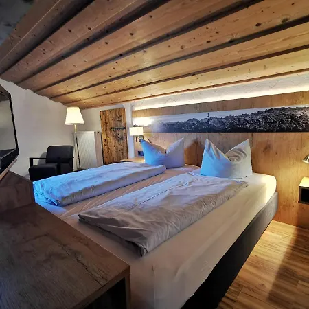 & Zur Post Hotel 3*